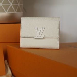 LOUIS VUITTON Capucines Xs Wallet Black Taurillon